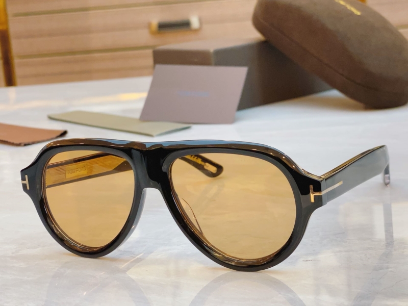 TOM FORD
